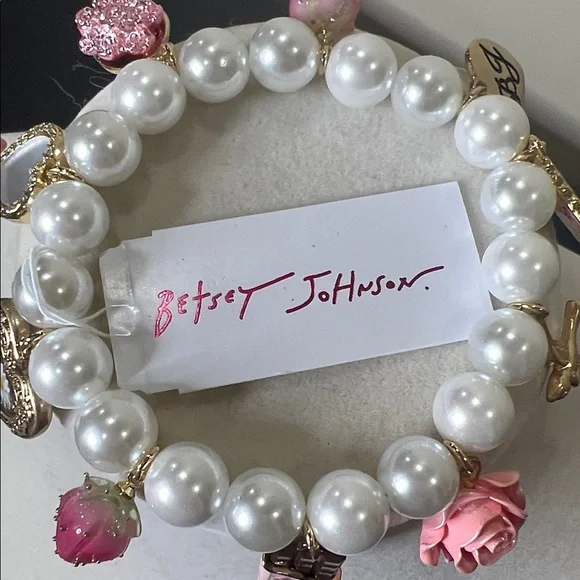 Betsey Johnson | Feminine Vintage Valentines Inspired Charm Bracelet 🌸 💗🍫🎀🌹🕊️ - Picture 3 of 12